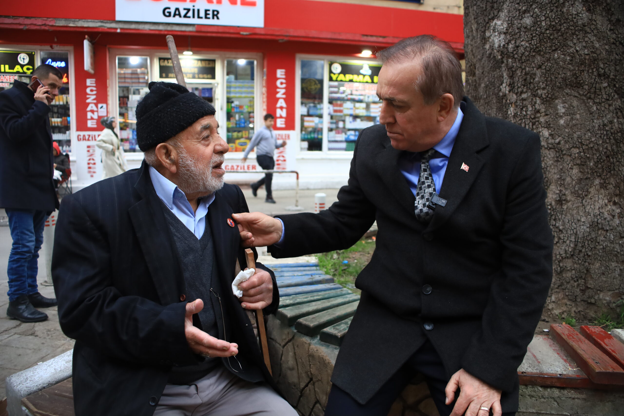 CHP SAMSUN BÜYÜKŞEHİR BELEDİYE BAŞKAN ADAYI CEVAT ÖNCÜ SAATHANE MEYDANI VE SUBAŞI’NDA ESNAFI ZİYARET ETTİ, VATANDAŞLARLA BULUŞTU